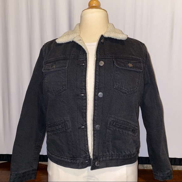 Gap black Jean jacket with fur inside - Picture 2 of 16